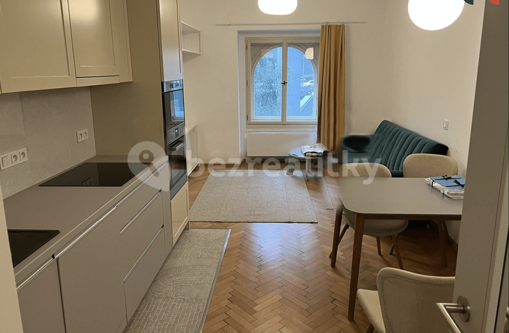 1 bedroom with open-plan kitchen flat to rent, 42 m², Pobřežní, Prague, Prague