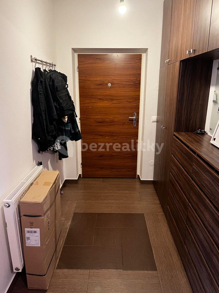 2 bedroom with open-plan kitchen flat to rent, 89 m², Družební, Olomouc, Olomoucký Region