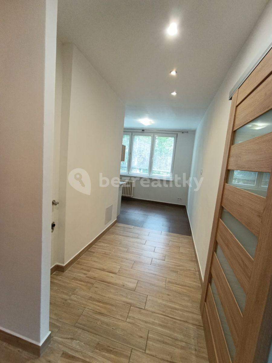 3 bedroom flat for sale, 66 m², Petrohradská, Tábor, Jihočeský Region