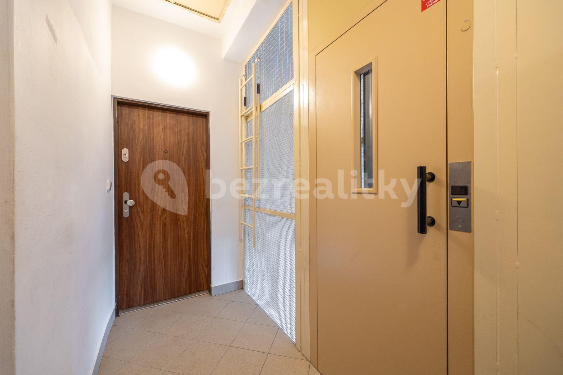 2 bedroom with open-plan kitchen flat for sale, 60 m², Malovická, Prague, Prague