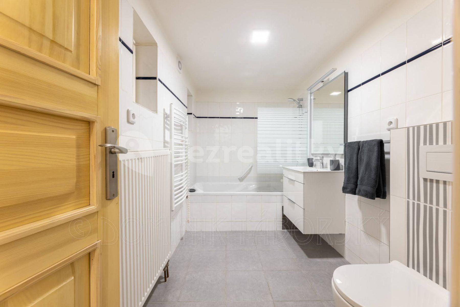 2 bedroom with open-plan kitchen flat to rent, 75 m², Karlova, Prague, Prague