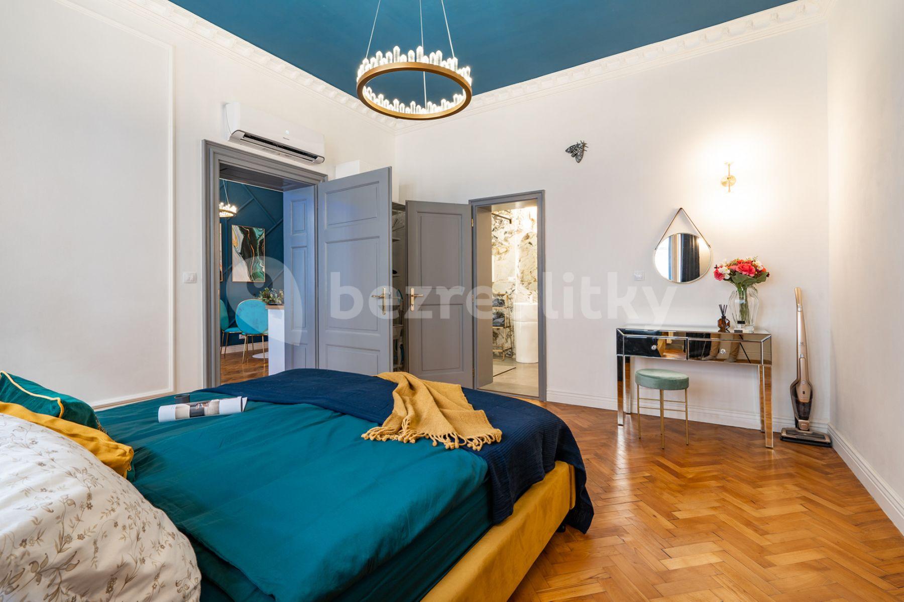 1 bedroom with open-plan kitchen flat to rent, 72 m², Náprstkova, Prague, Prague