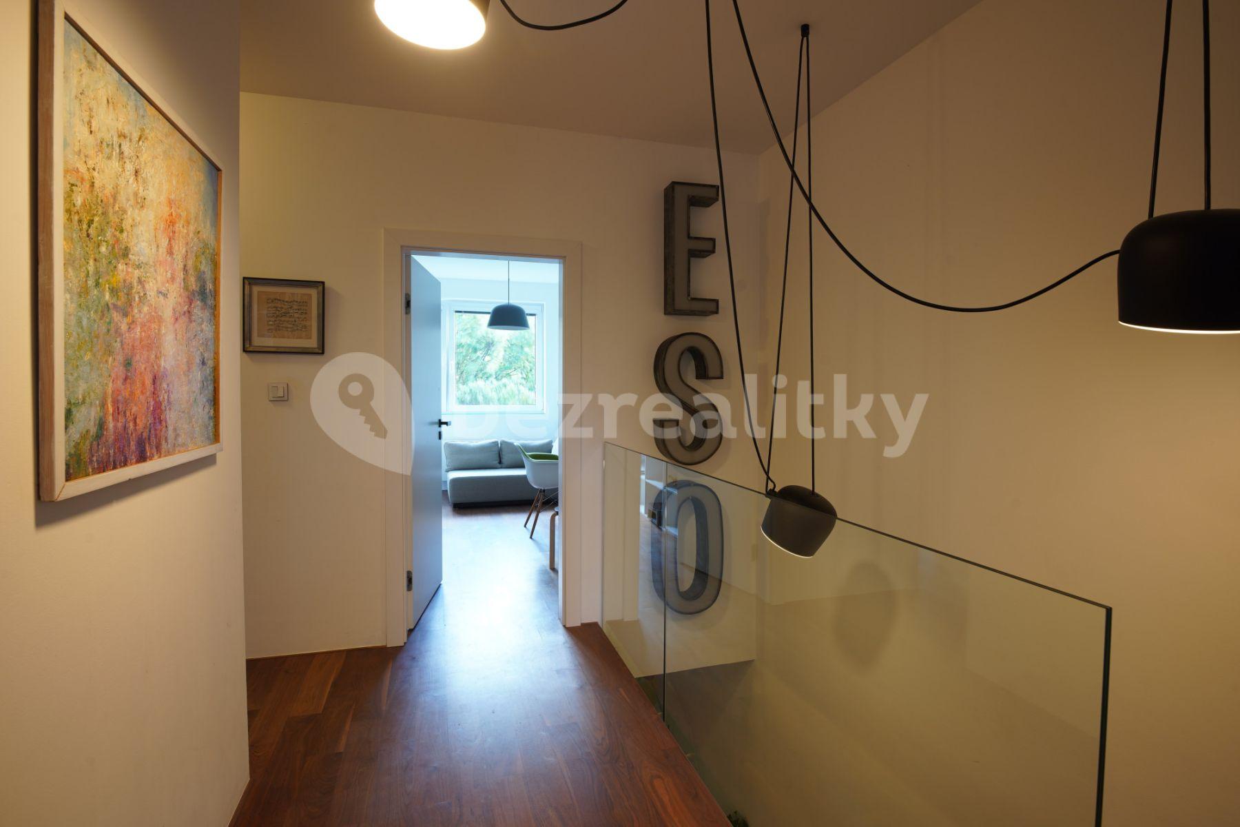 4 bedroom flat to rent, 110 m², Kováříkova, Prague, Prague