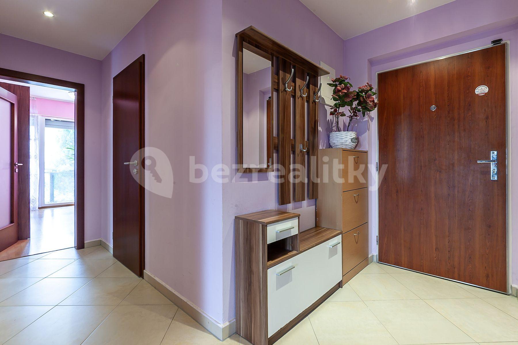 2 bedroom with open-plan kitchen flat for sale, 65 m², Pečárková, Prague, Prague