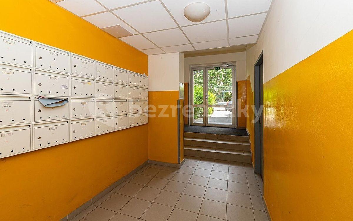 3 bedroom flat for sale, 65 m², Benkova, Prague, Prague