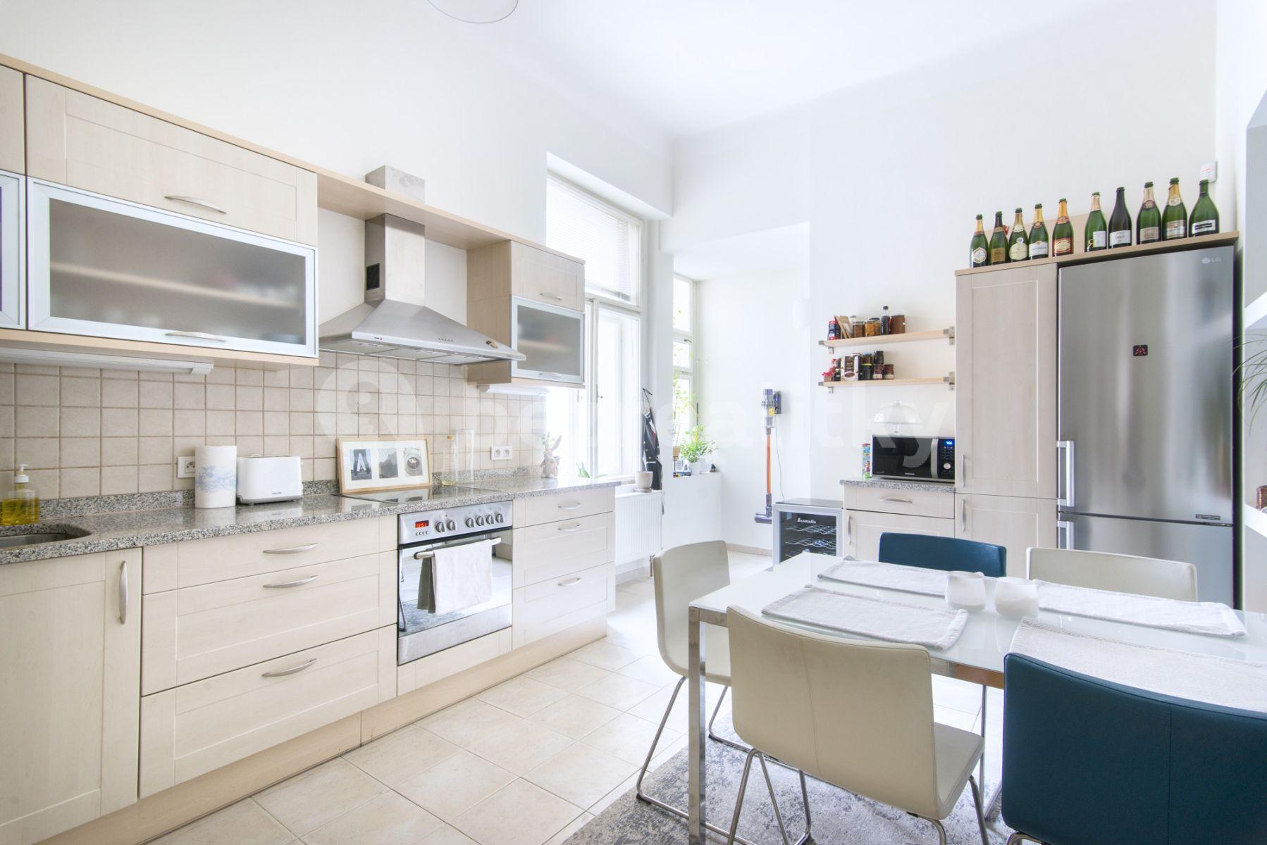 4 bedroom flat to rent, 136 m², Betlémská, Prague, Prague