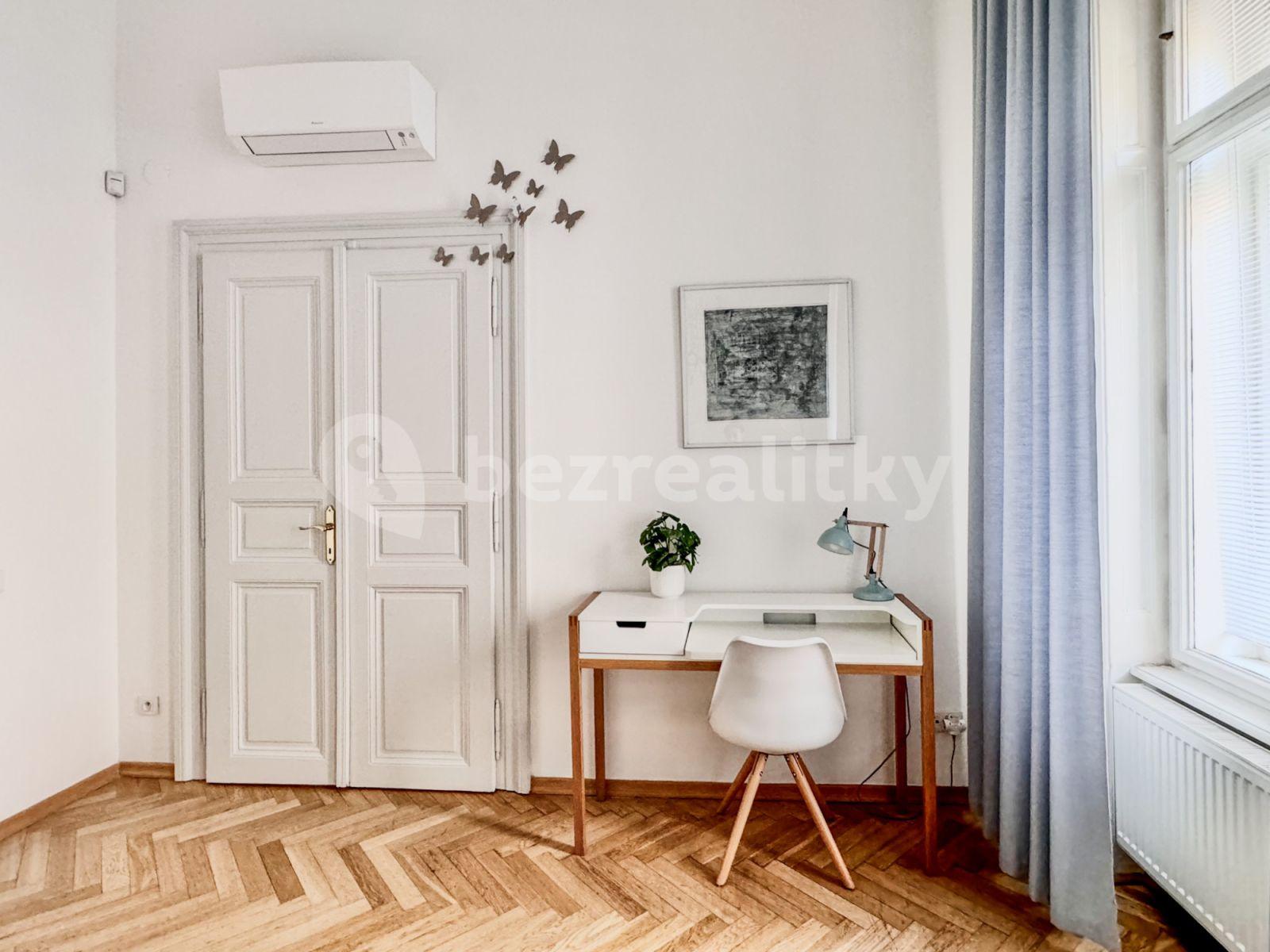 4 bedroom flat to rent, 136 m², Betlémská, Prague, Prague