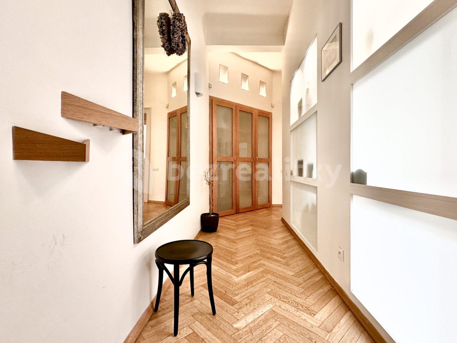 4 bedroom flat to rent, 136 m², Betlémská, Prague, Prague