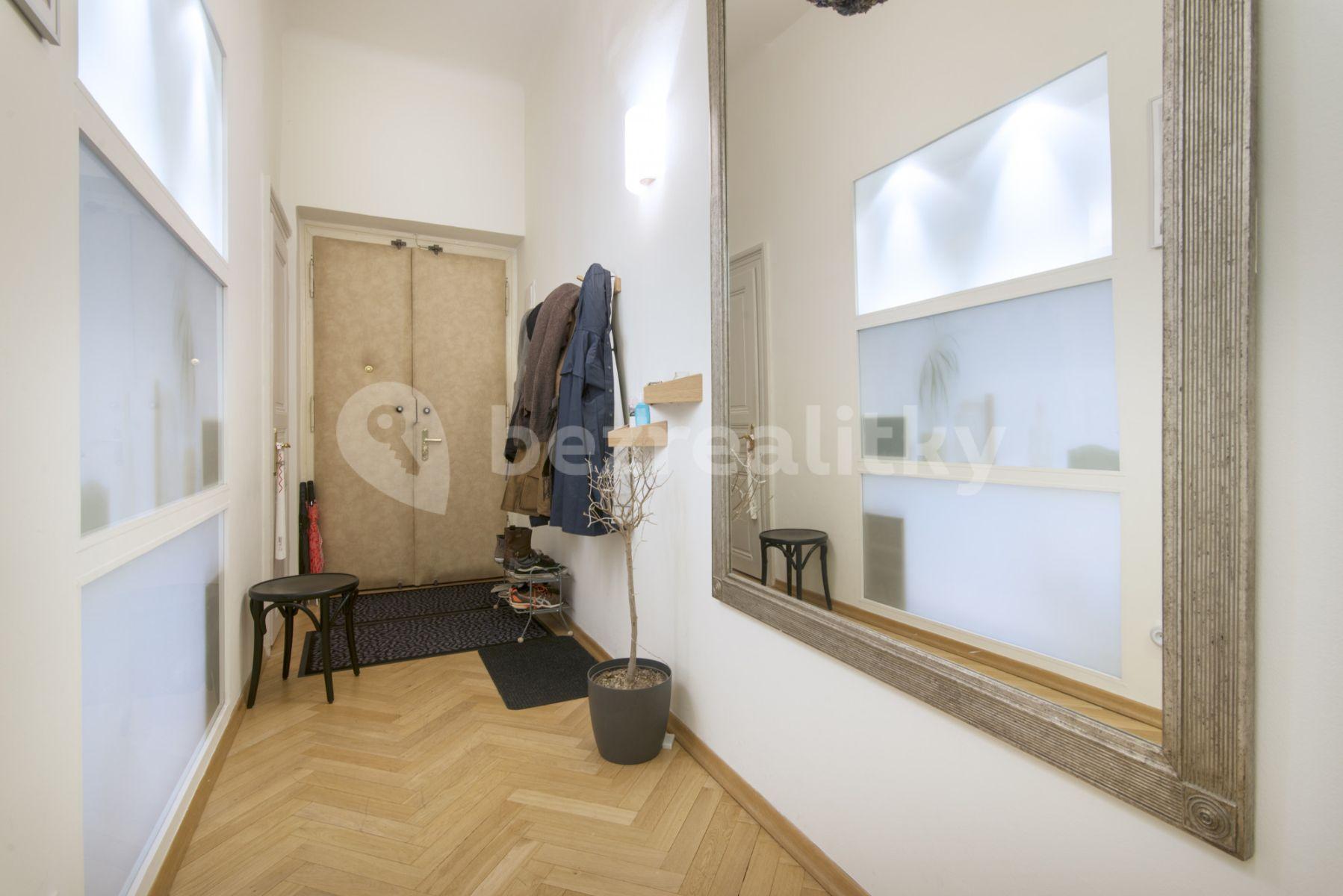 4 bedroom flat to rent, 136 m², Betlémská, Prague, Prague