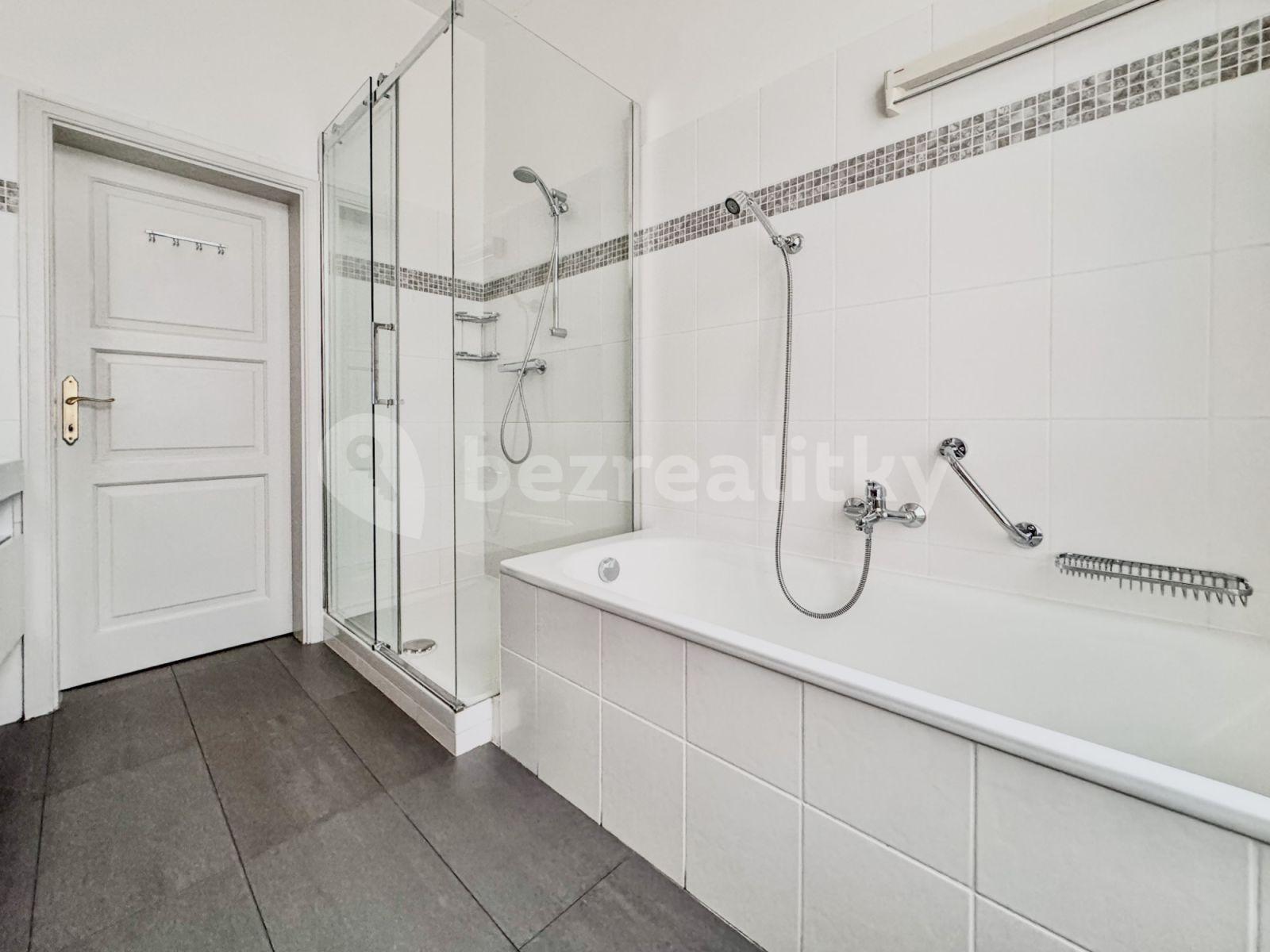 4 bedroom flat to rent, 136 m², Betlémská, Prague, Prague