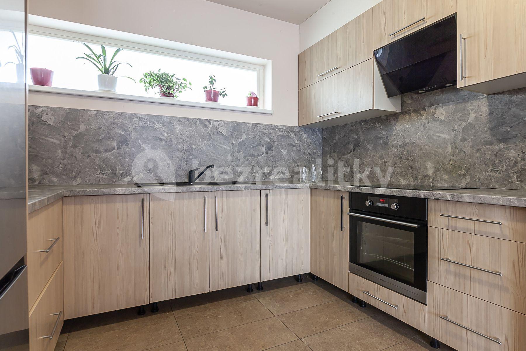 1 bedroom with open-plan kitchen flat for sale, 71 m², Mezi vodami, Prague, Prague