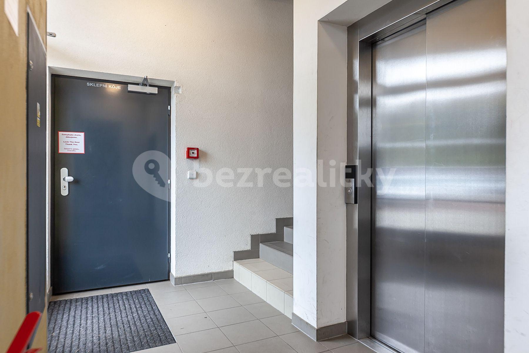 1 bedroom with open-plan kitchen flat for sale, 71 m², Mezi vodami, Prague, Prague