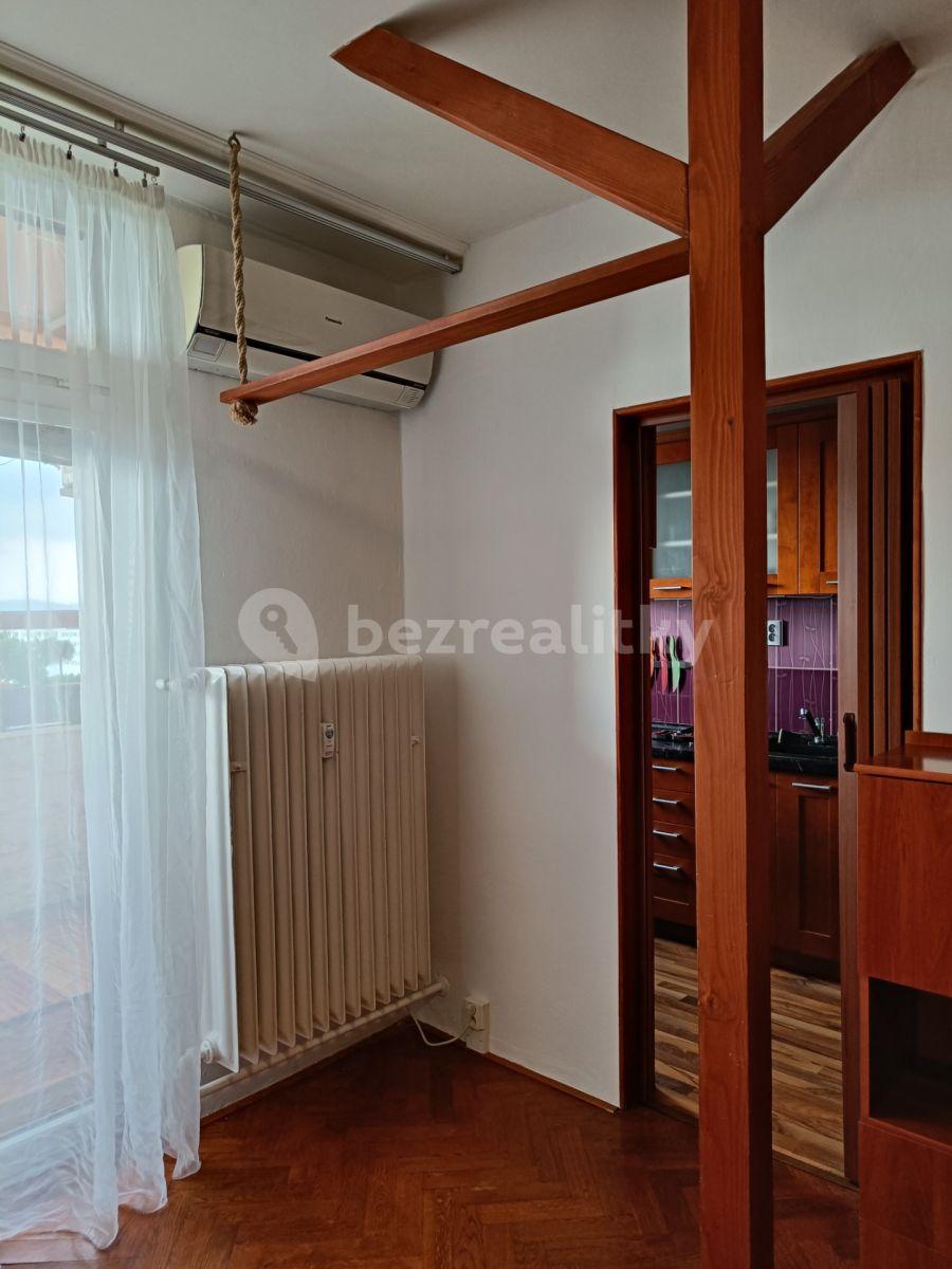 1 bedroom flat to rent, 32 m², Halasovo náměstí, Brno, Jihomoravský Region