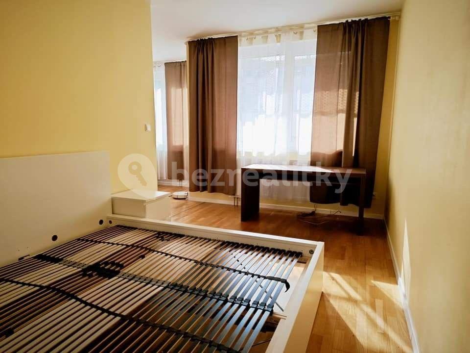 1 bedroom with open-plan kitchen flat to rent, 45 m², U Svobodárny, Prague, Prague