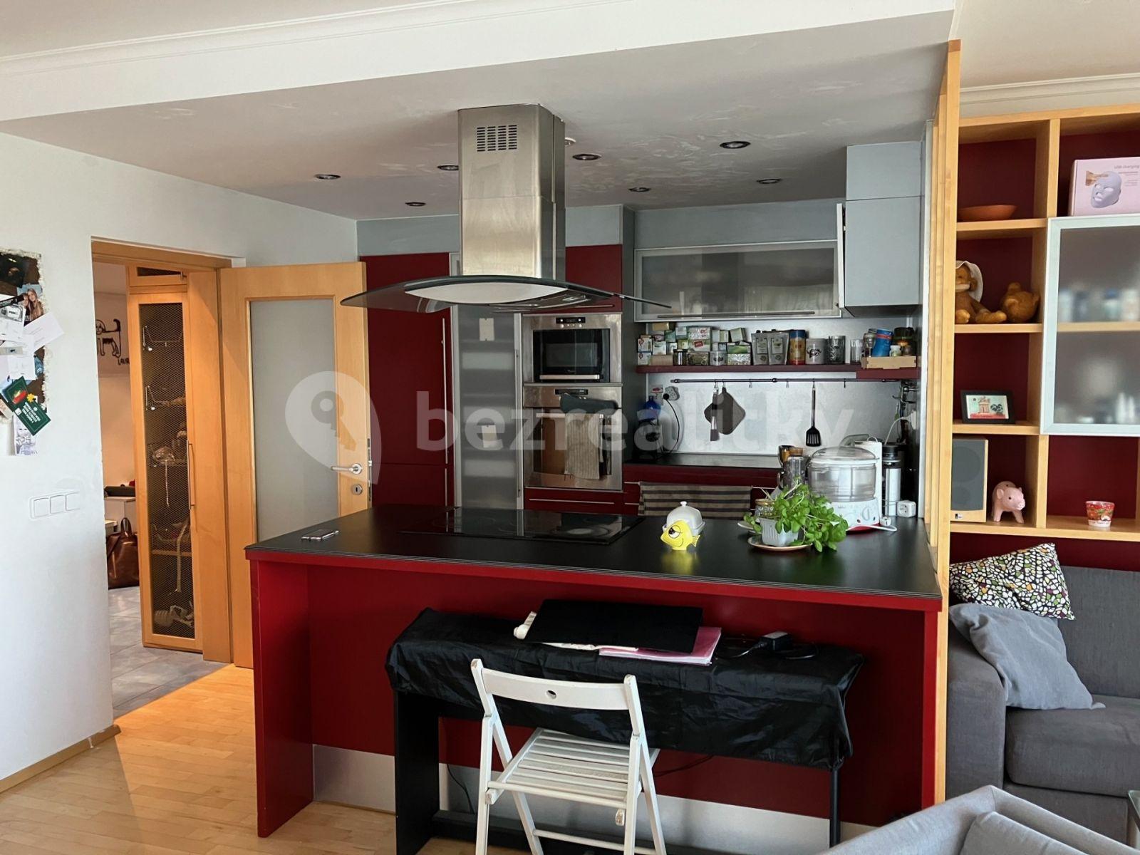 4 bedroom with open-plan kitchen flat to rent, 129 m², Kohoutových, Prague, Prague