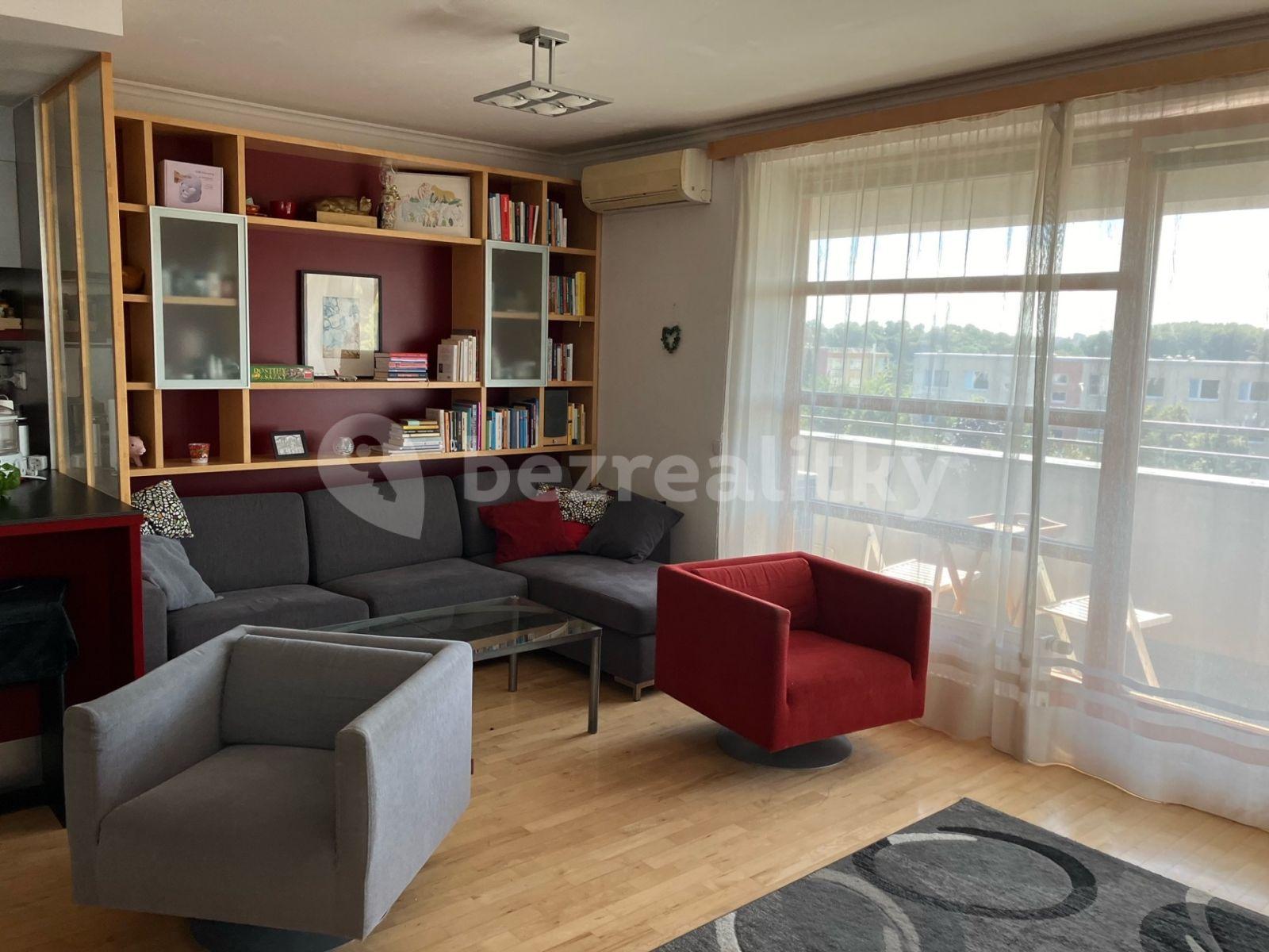 4 bedroom with open-plan kitchen flat to rent, 129 m², Kohoutových, Prague, Prague