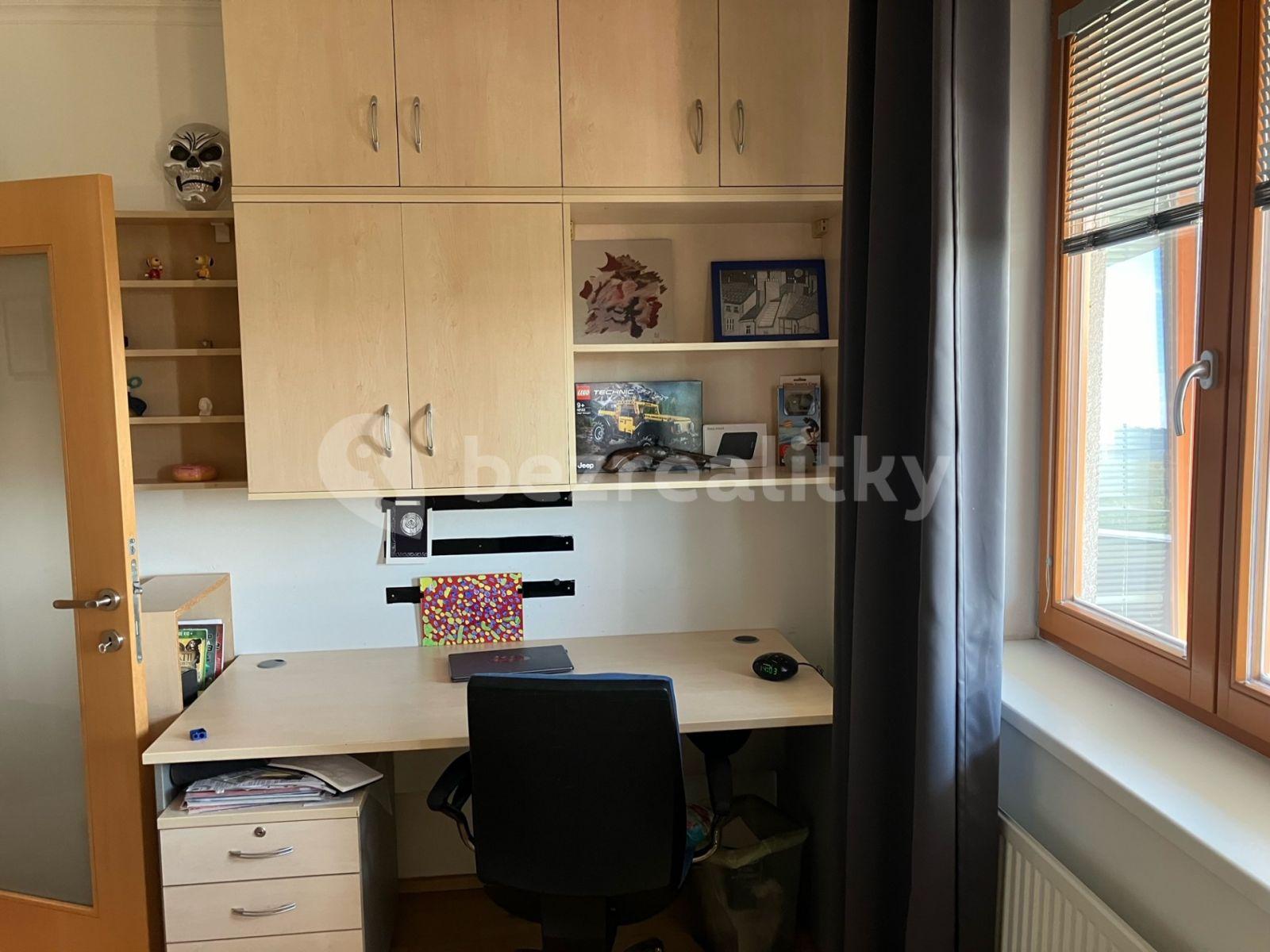 4 bedroom with open-plan kitchen flat to rent, 129 m², Kohoutových, Prague, Prague