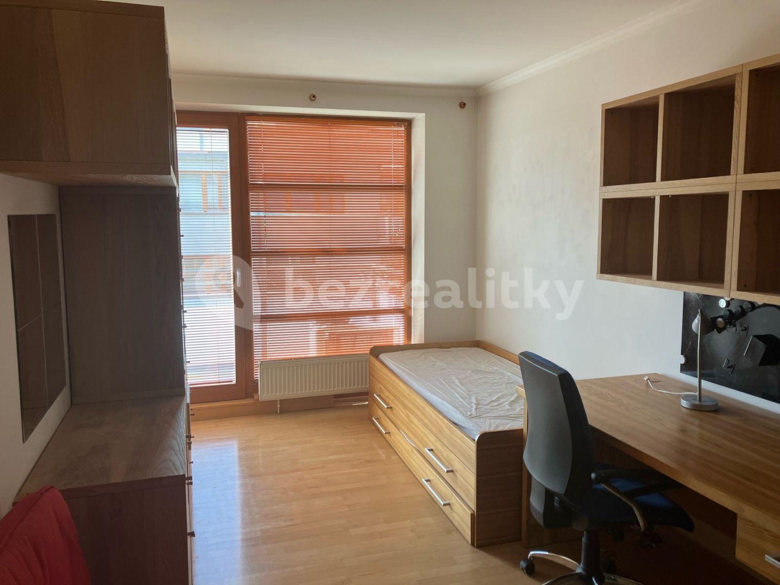 4 bedroom with open-plan kitchen flat to rent, 129 m², Kohoutových, Prague, Prague