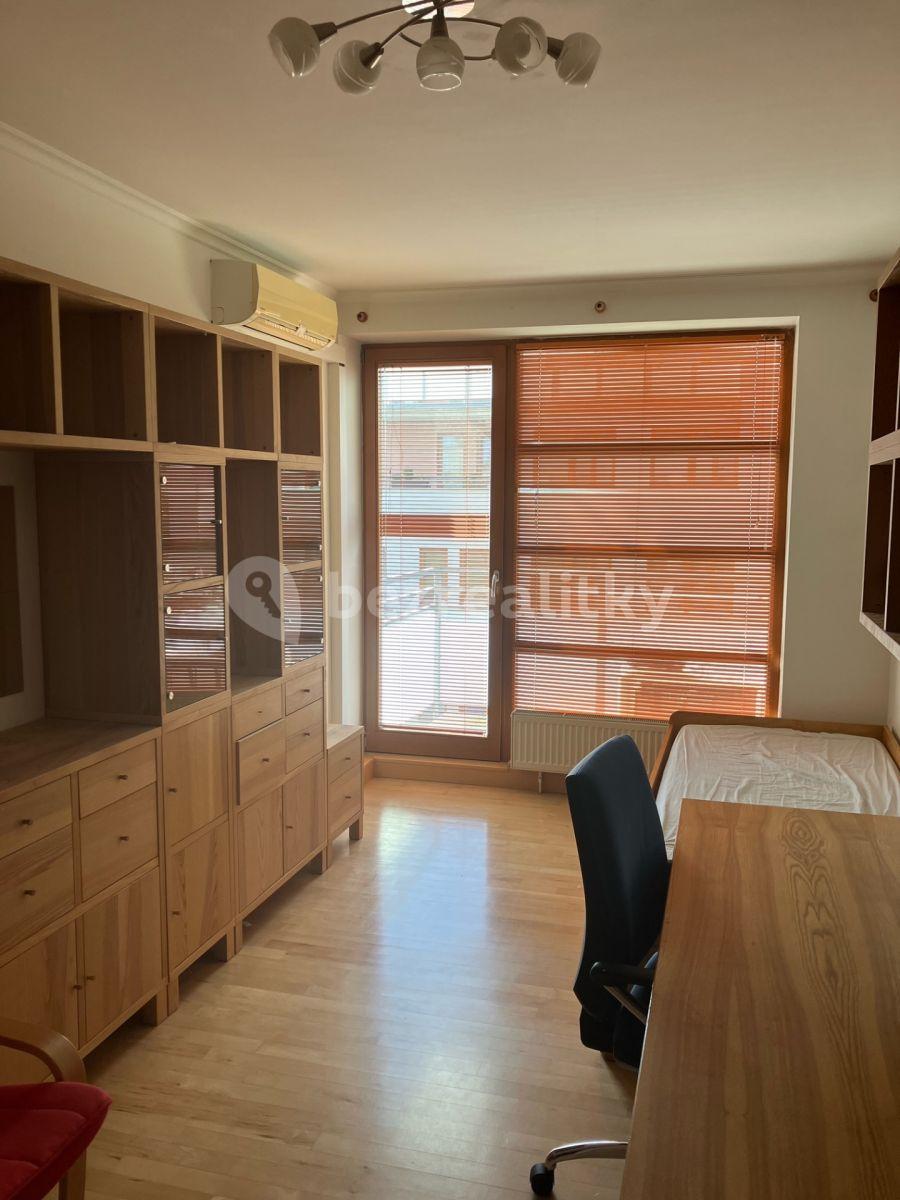 4 bedroom with open-plan kitchen flat to rent, 129 m², Kohoutových, Prague, Prague