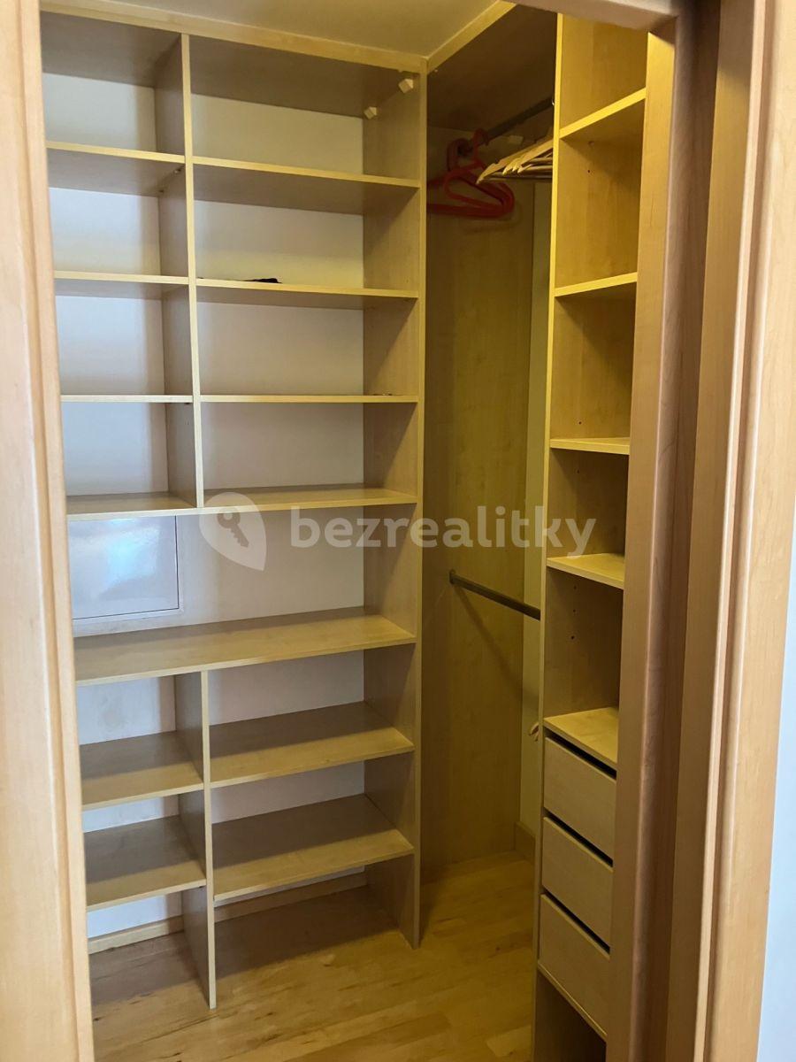 4 bedroom with open-plan kitchen flat to rent, 129 m², Kohoutových, Prague, Prague