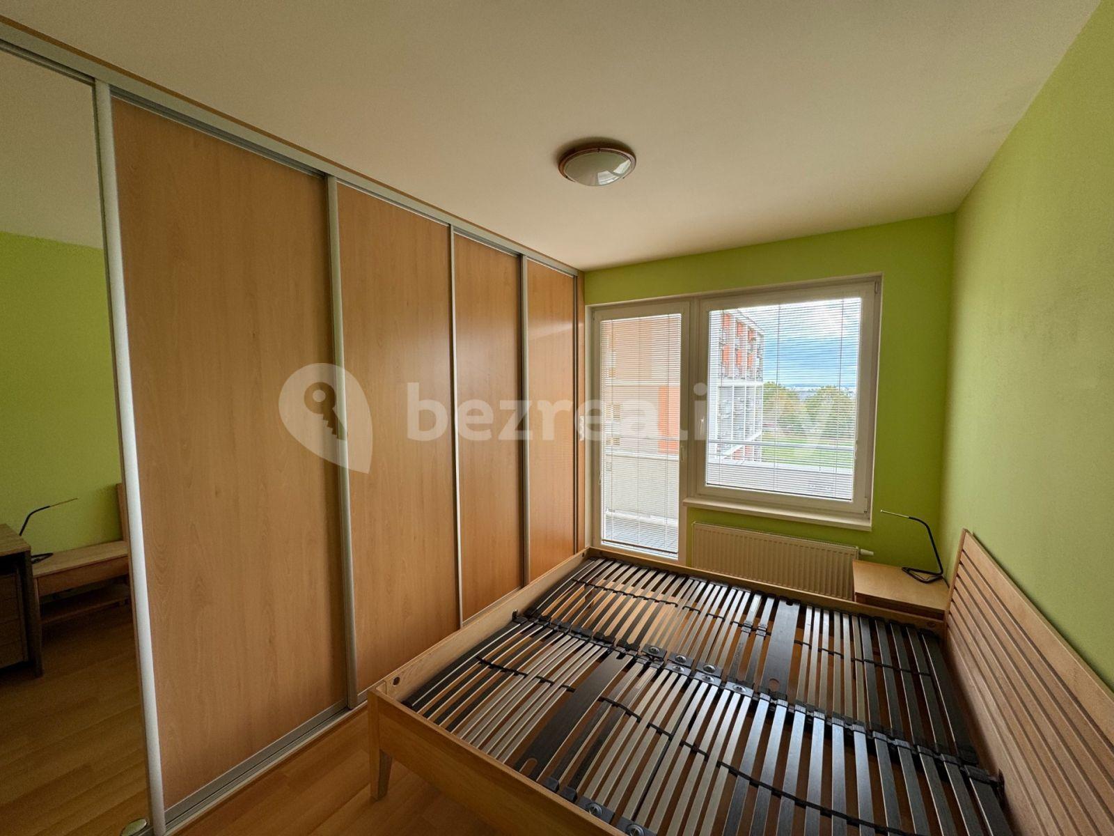 3 bedroom with open-plan kitchen flat to rent, 90 m², Sazovická, Prague, Prague