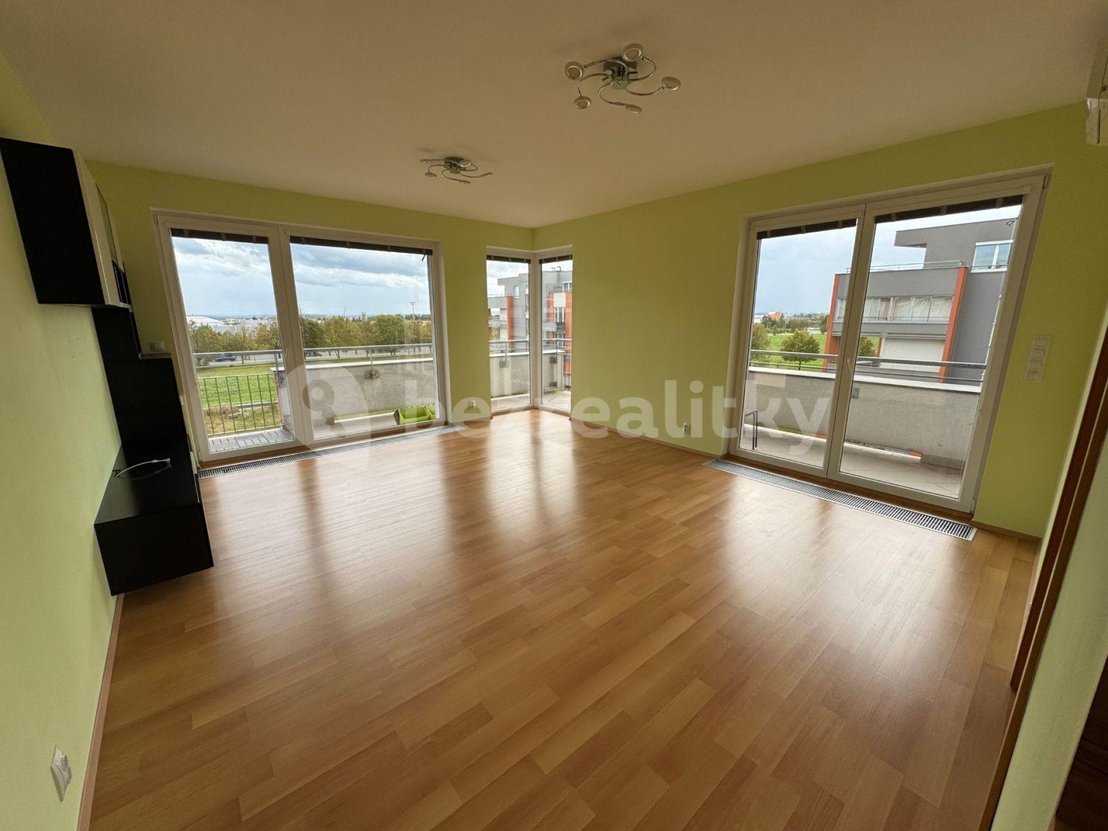 3 bedroom with open-plan kitchen flat to rent, 90 m², Sazovická, Prague, Prague