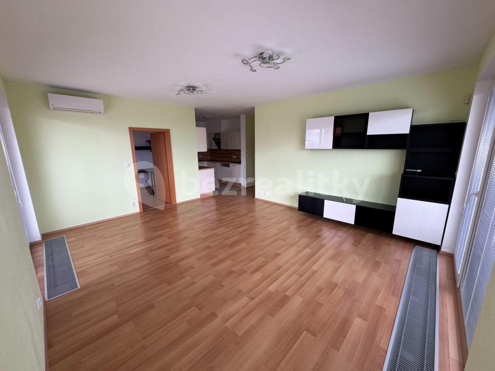 3 bedroom with open-plan kitchen flat to rent, 90 m², Sazovická, Prague, Prague