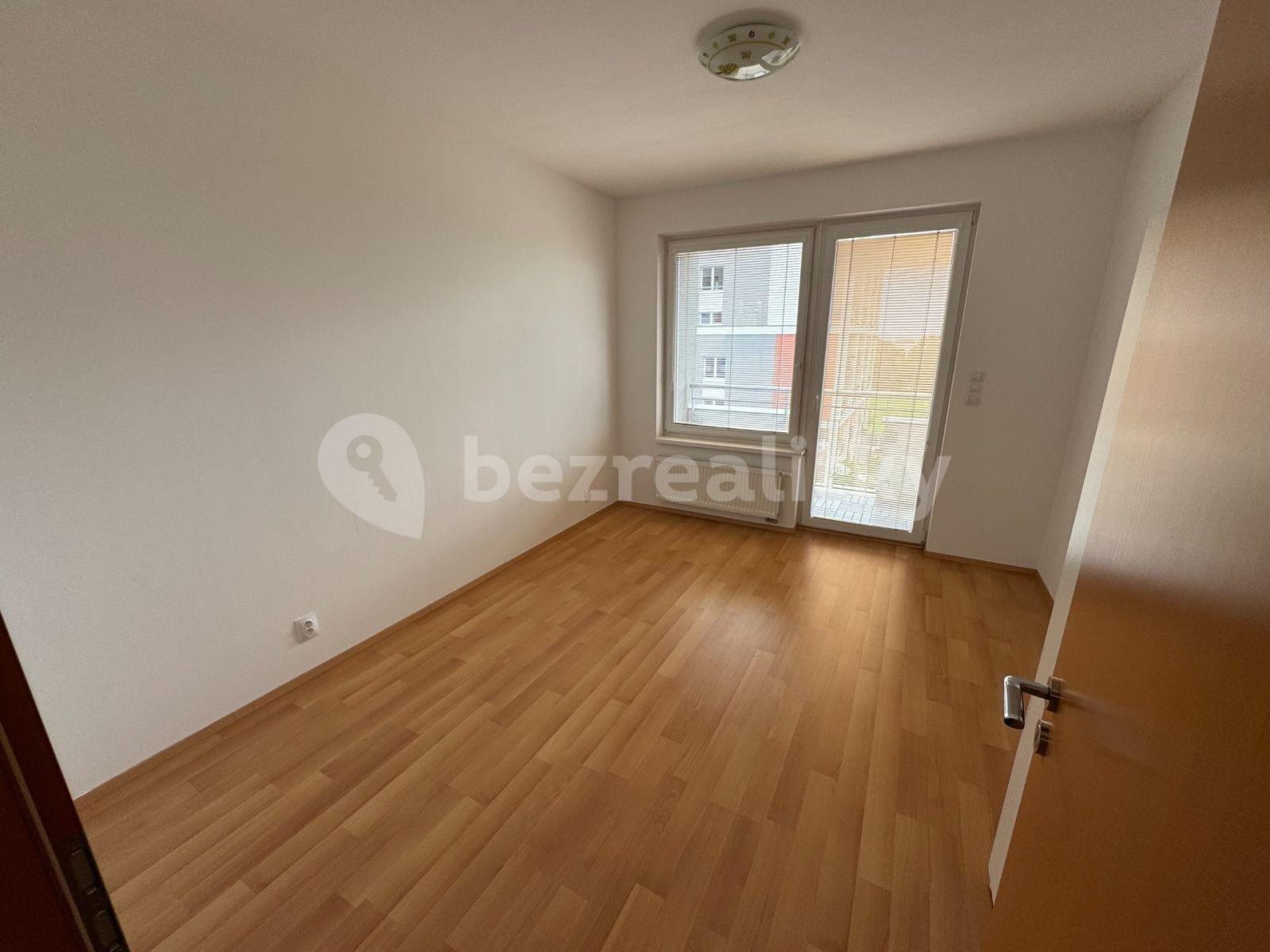 3 bedroom with open-plan kitchen flat to rent, 90 m², Sazovická, Prague, Prague