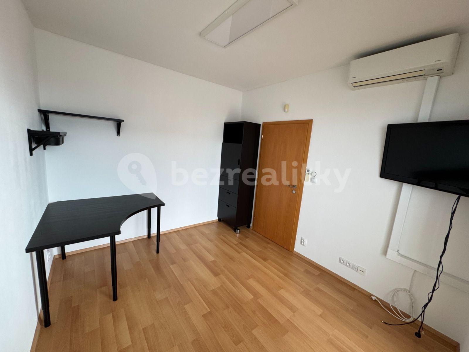 3 bedroom with open-plan kitchen flat to rent, 90 m², Sazovická, Prague, Prague