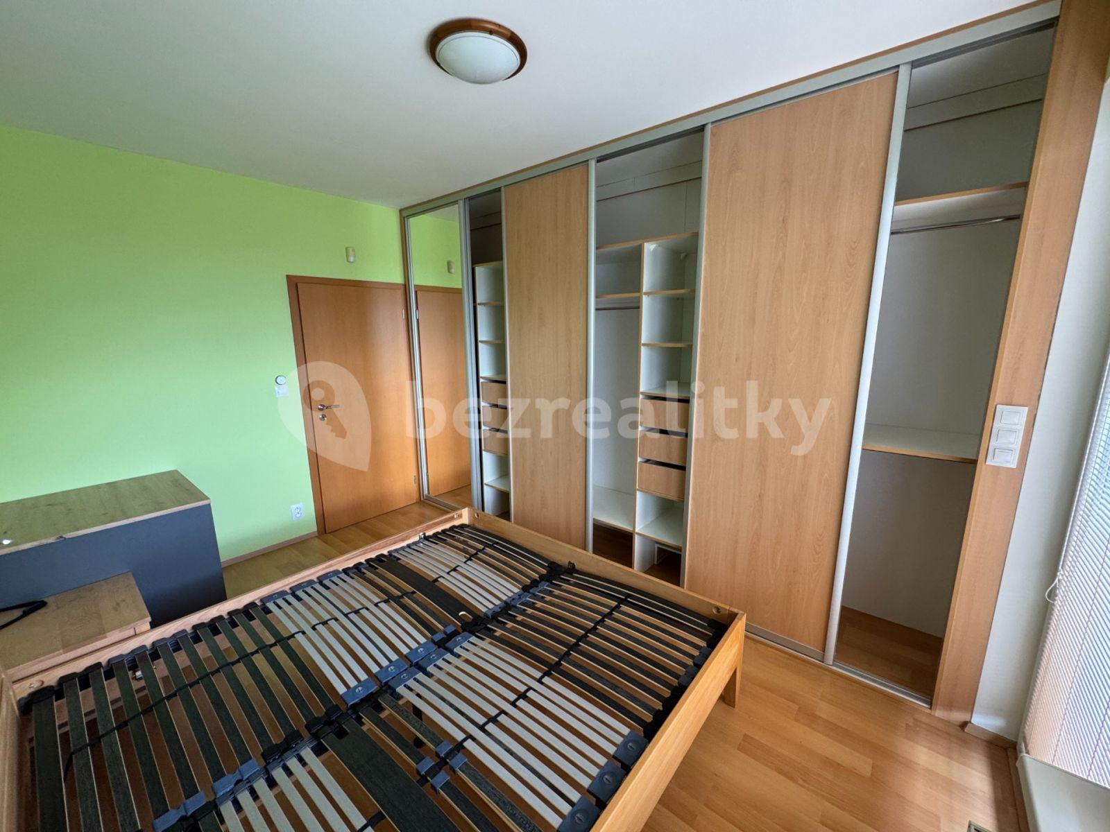 3 bedroom with open-plan kitchen flat to rent, 90 m², Sazovická, Prague, Prague