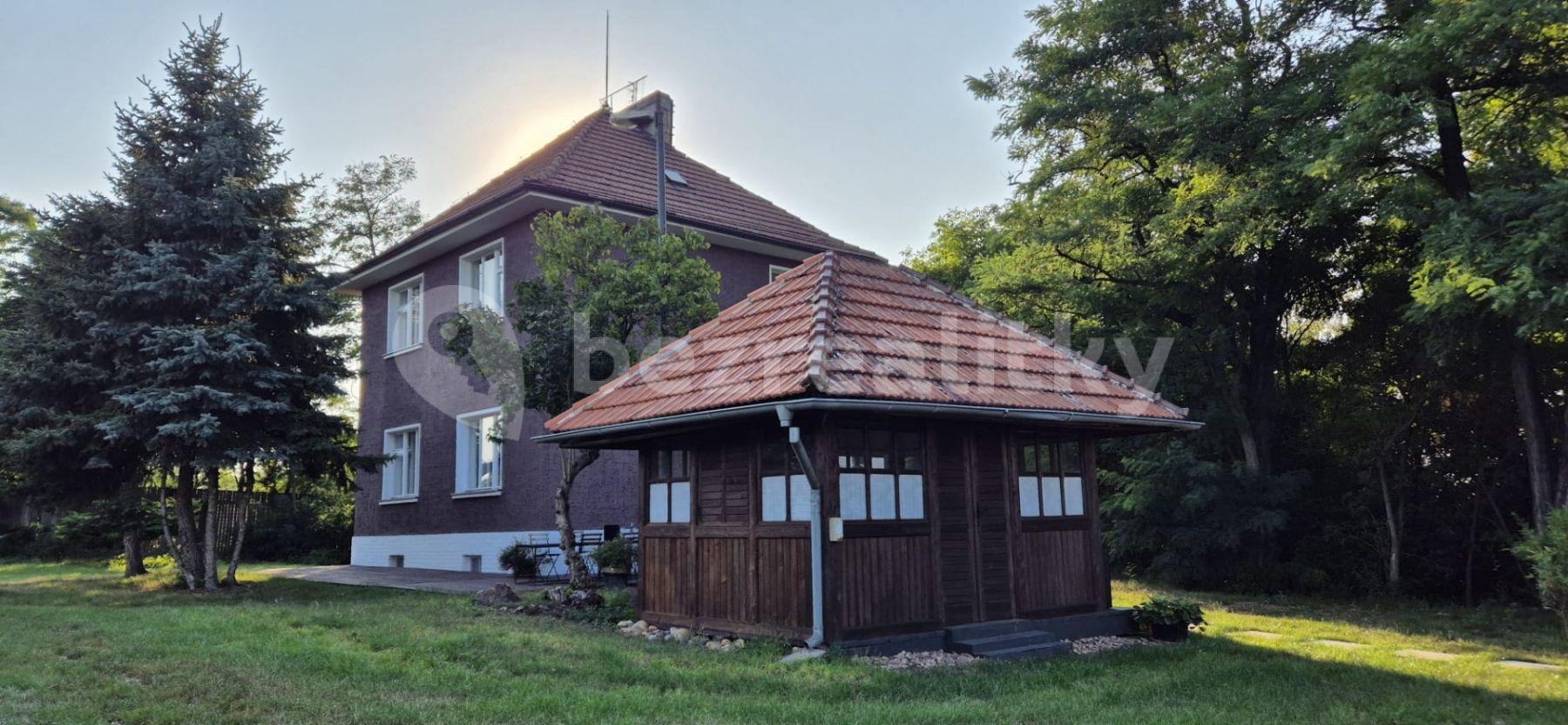 house for sale, 1,200 m², Velvary, Středočeský Region