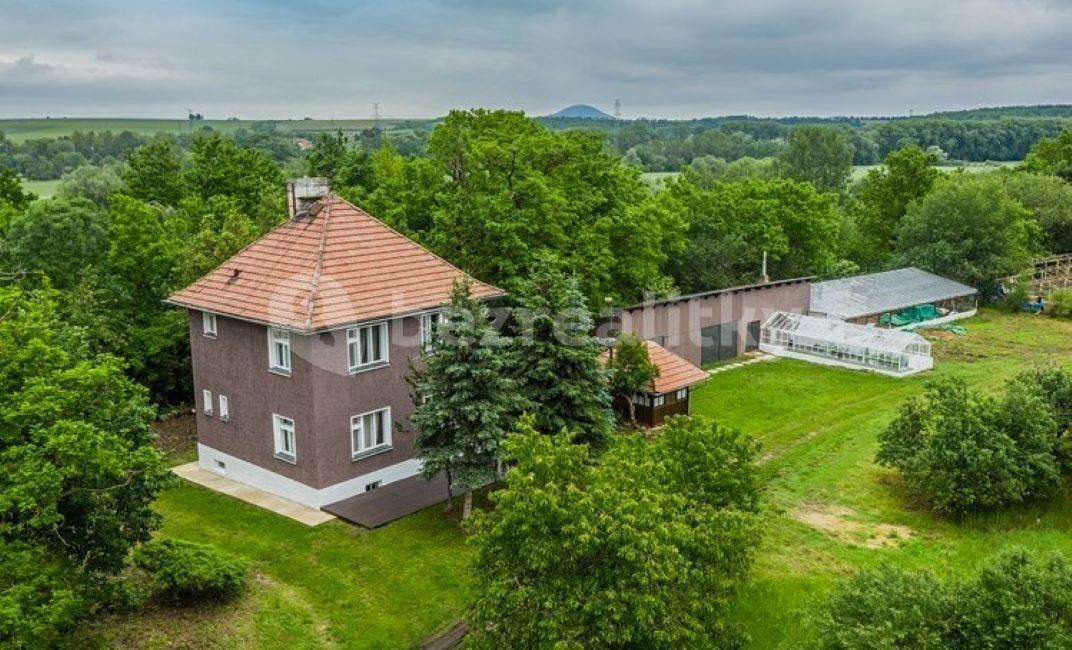 house for sale, 1,200 m², Velvary, Středočeský Region