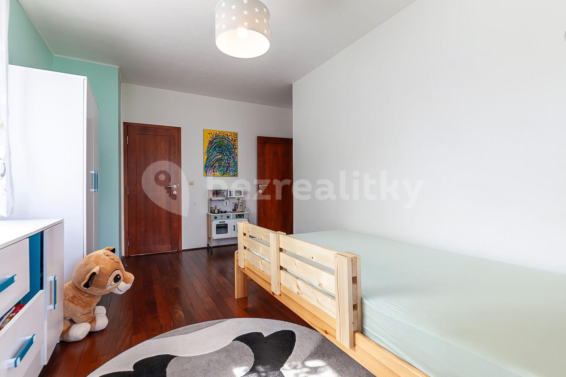 3 bedroom with open-plan kitchen flat for sale, 120 m², Na Suchých, Vestec, Středočeský Region