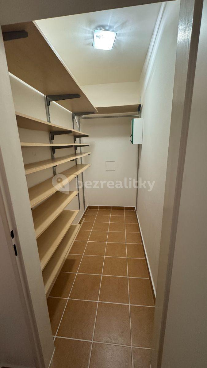 1 bedroom with open-plan kitchen flat to rent, 52 m², B. Němcové, Hostivice, Středočeský Region