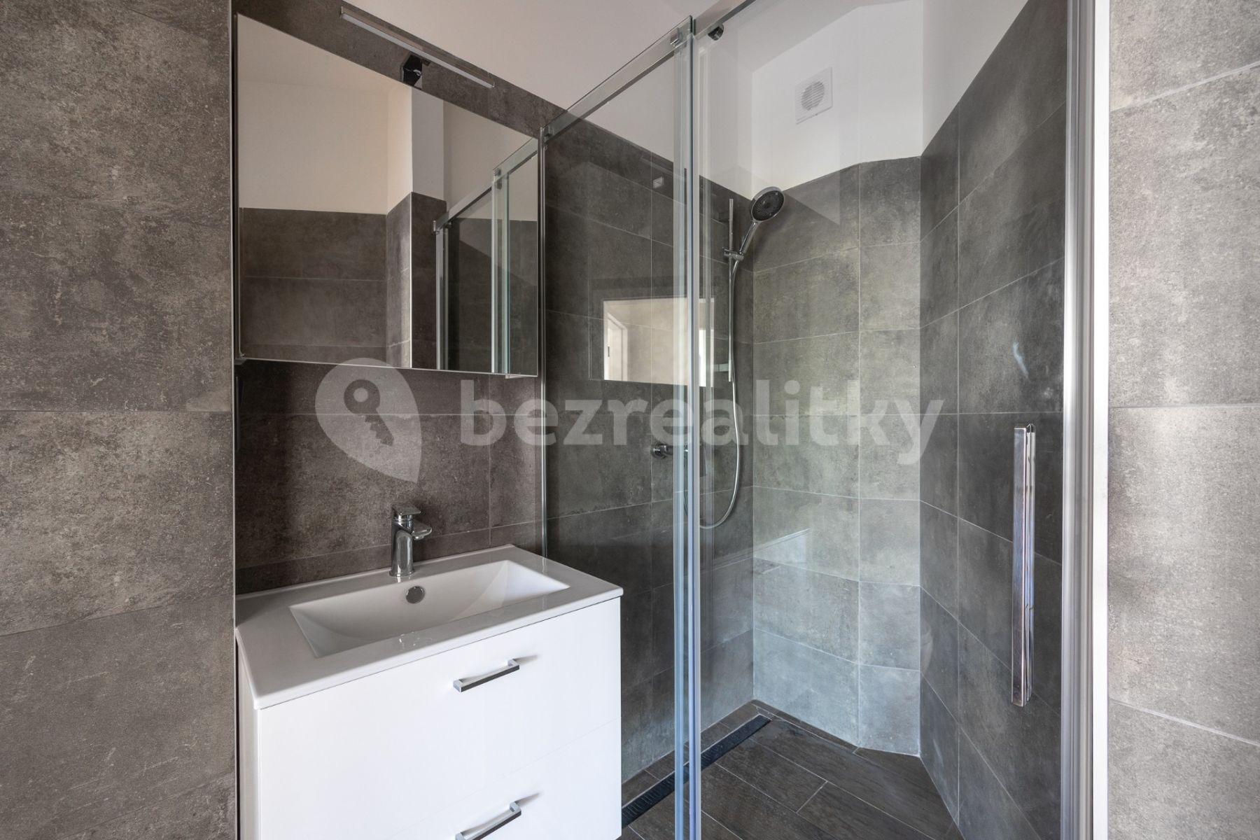 2 bedroom with open-plan kitchen flat for sale, 67 m², Stehlíkova, Slaný, Středočeský Region