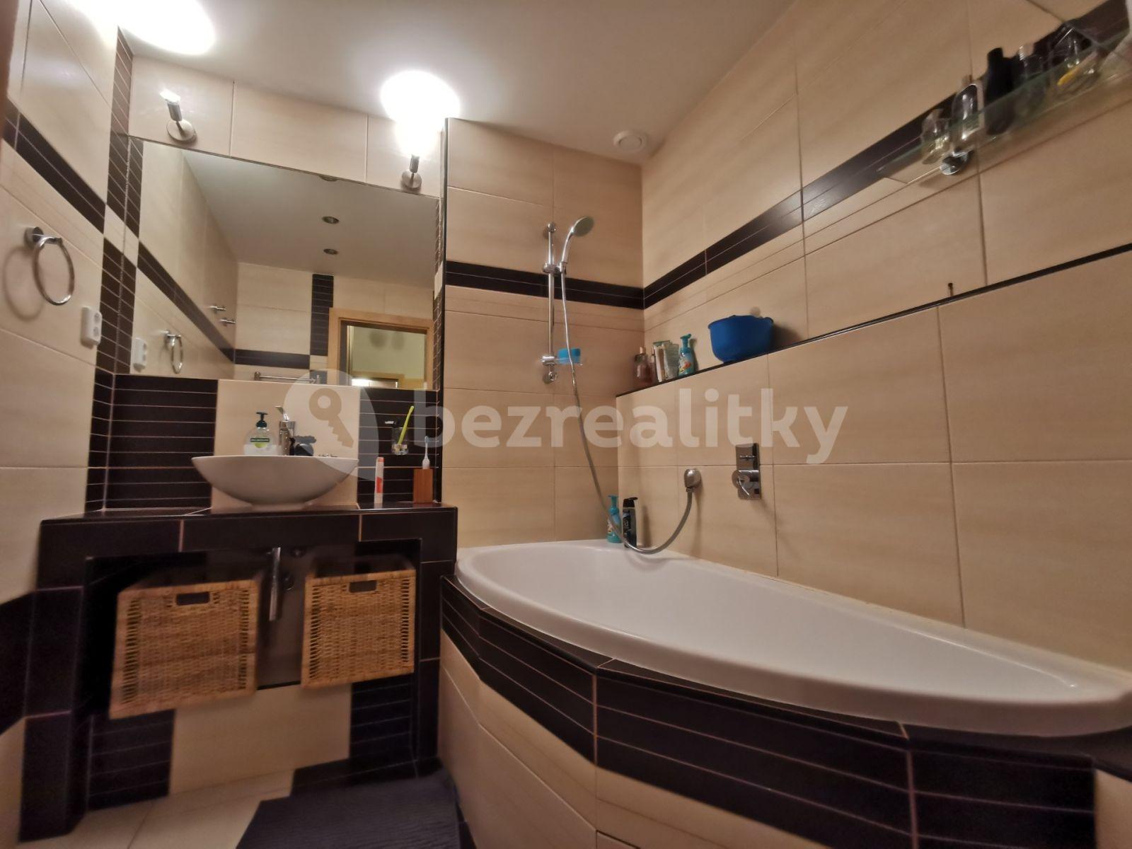 2 bedroom with open-plan kitchen flat for sale, 100 m², T. G. Masaryka, Horoměřice, Středočeský Region