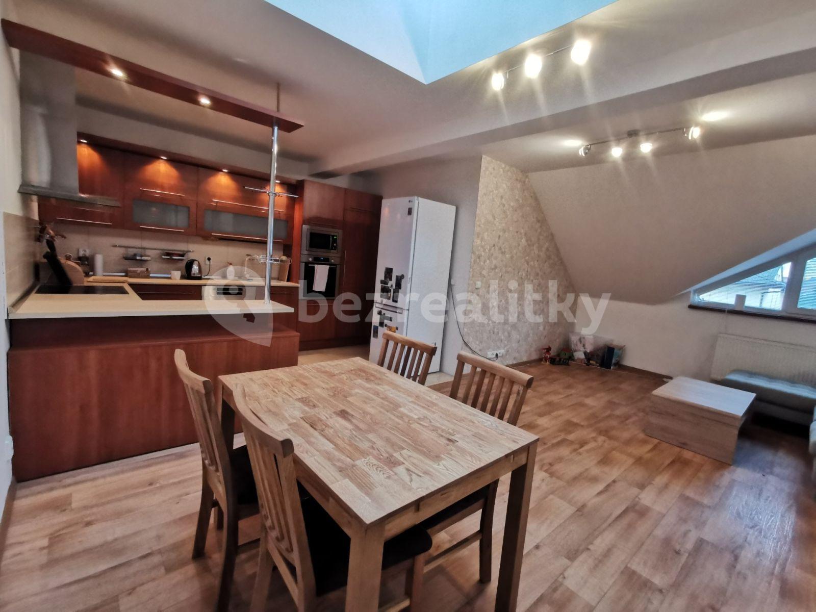 2 bedroom with open-plan kitchen flat for sale, 100 m², T. G. Masaryka, Horoměřice, Středočeský Region