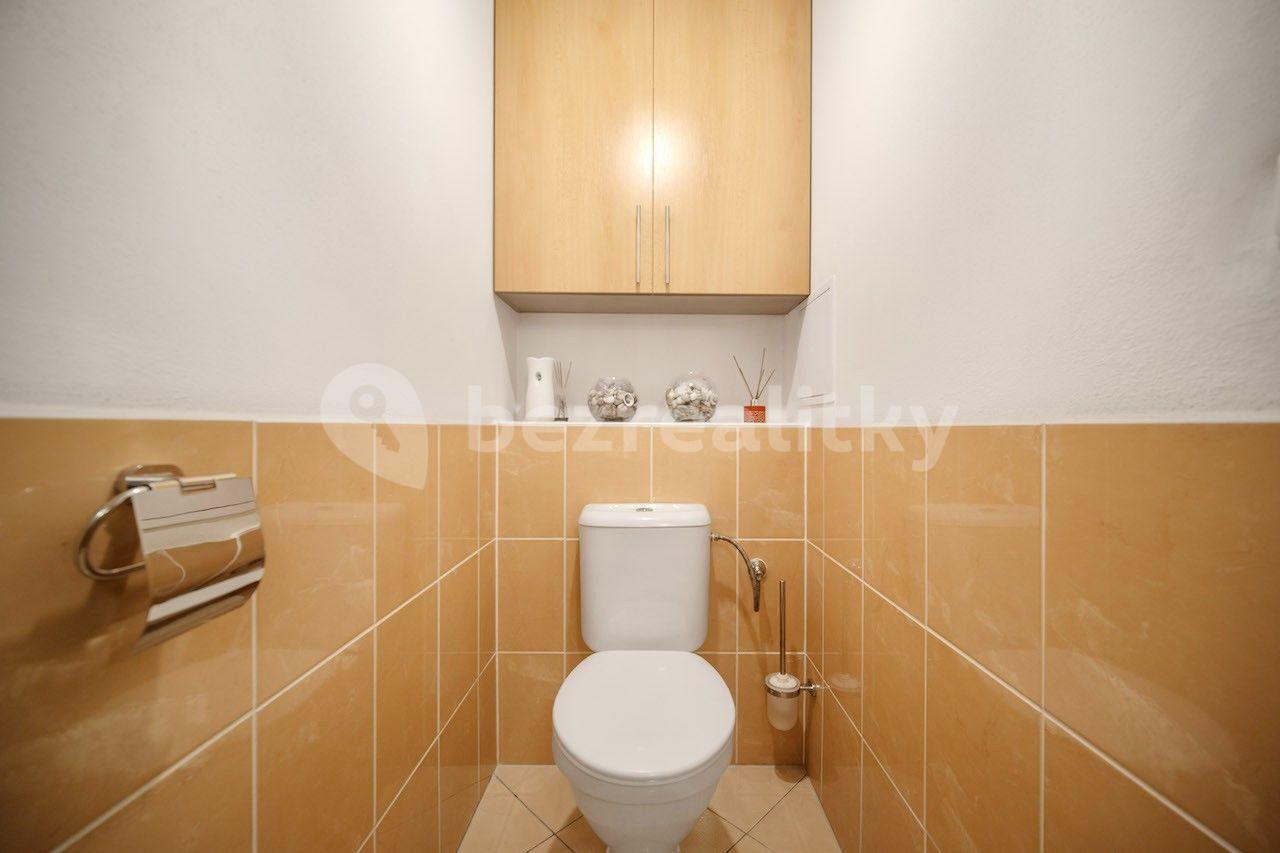 2 bedroom with open-plan kitchen flat for sale, 83 m², Hakenova, Prague, Prague