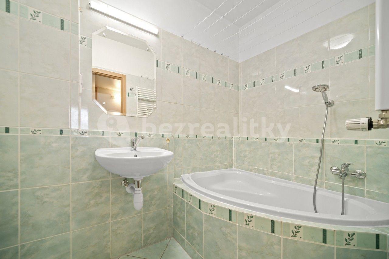 2 bedroom with open-plan kitchen flat for sale, 83 m², Hakenova, Prague, Prague