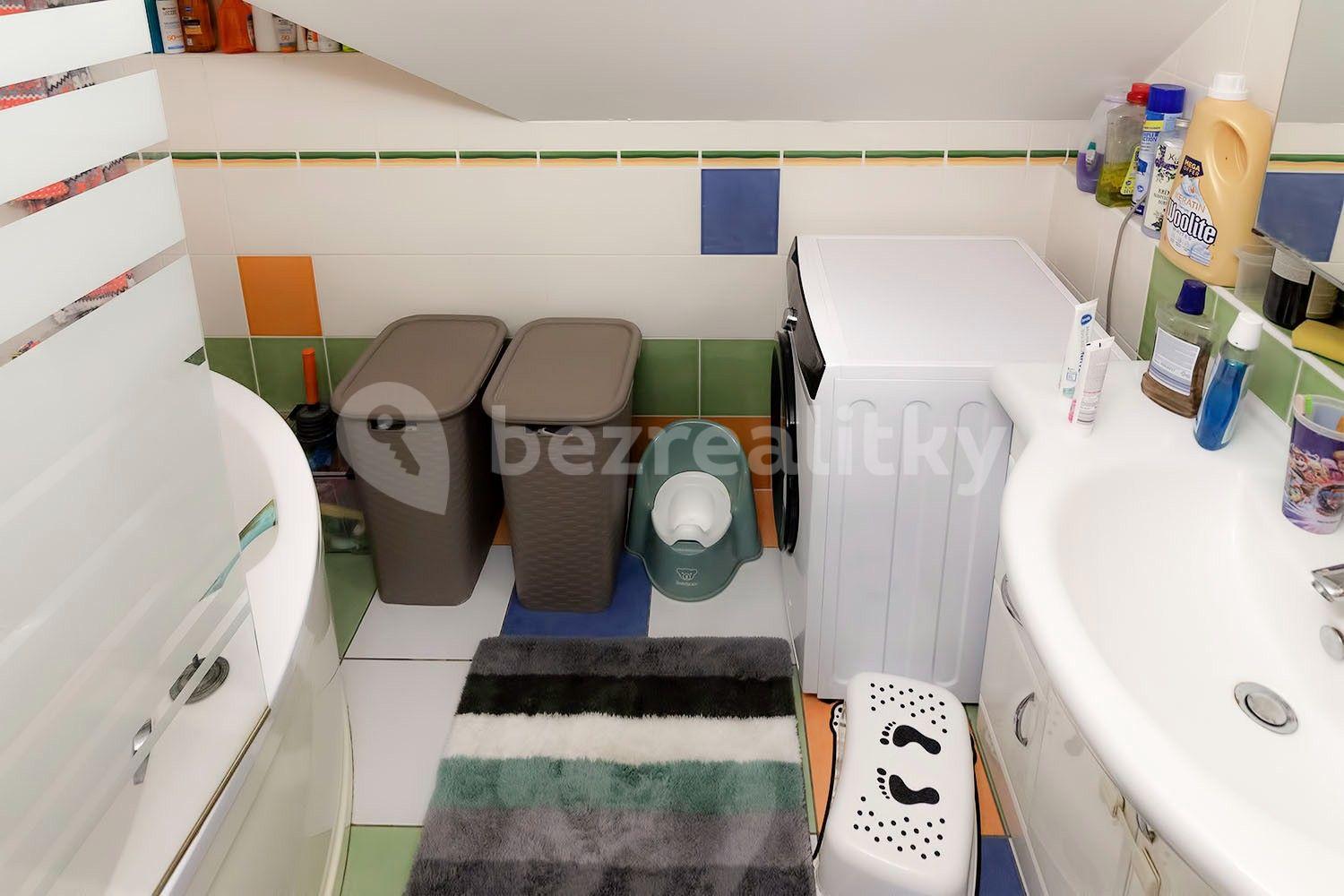 2 bedroom with open-plan kitchen flat for sale, 83 m², Tisová, Holubice, Středočeský Region