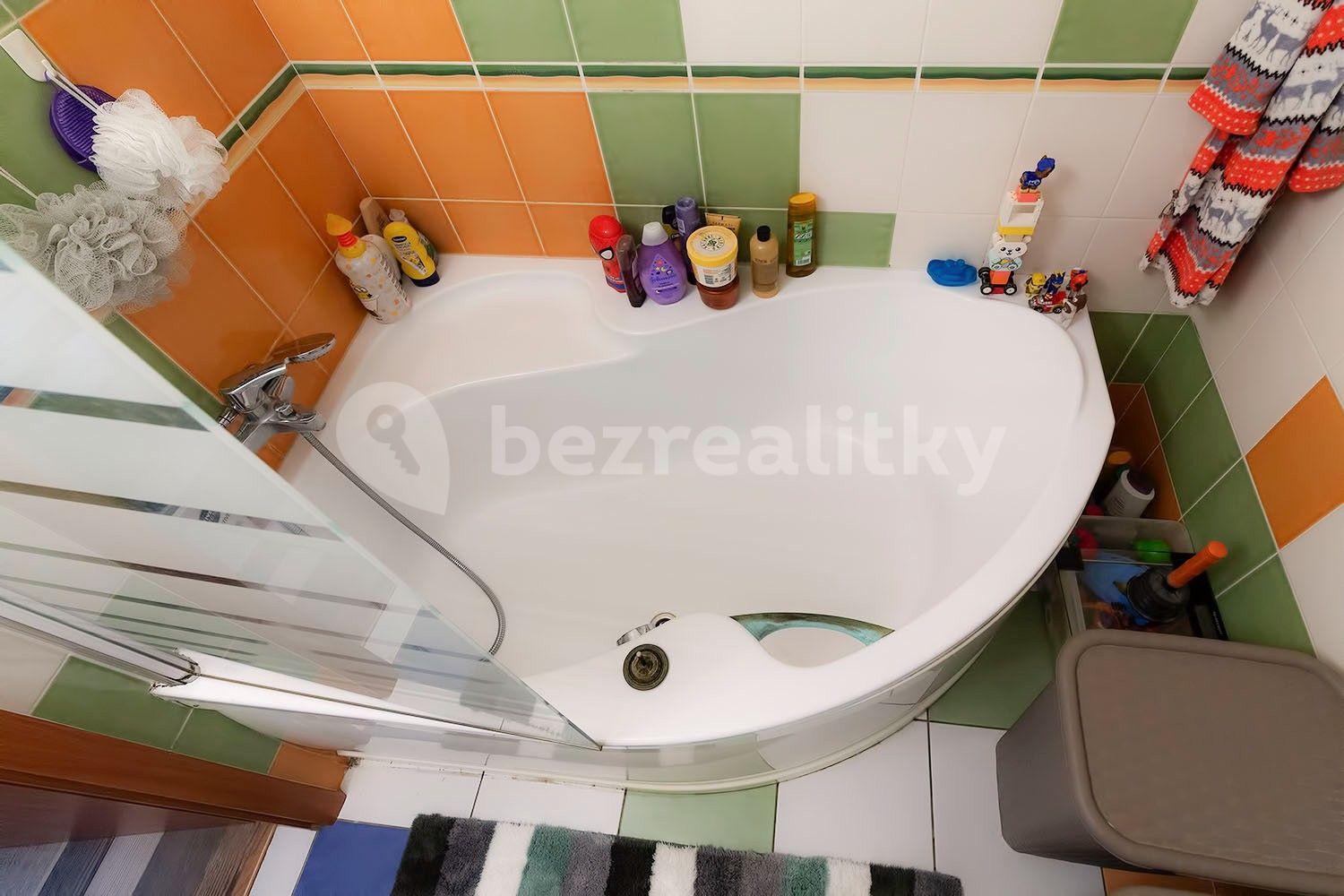 2 bedroom with open-plan kitchen flat for sale, 83 m², Tisová, Holubice, Středočeský Region