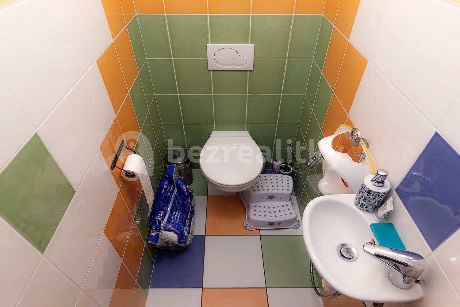 2 bedroom with open-plan kitchen flat for sale, 83 m², Tisová, Holubice, Středočeský Region