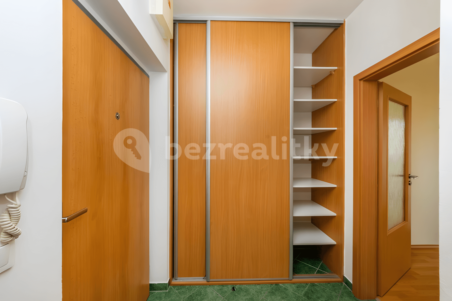 Studio flat for sale, 33 m², Federova, Prague, Prague