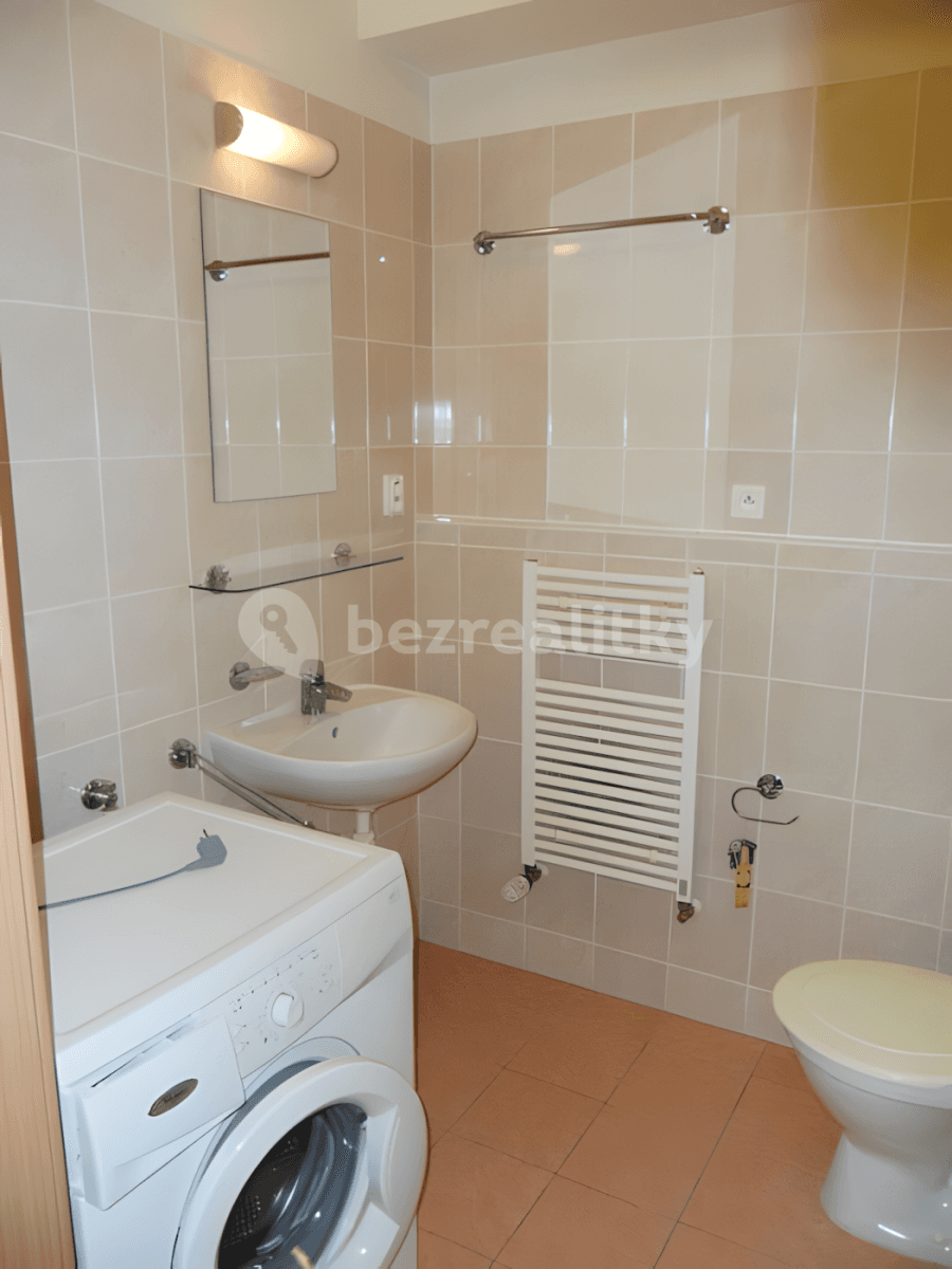 Studio flat for sale, 29 m², Beranových, Prague, Prague