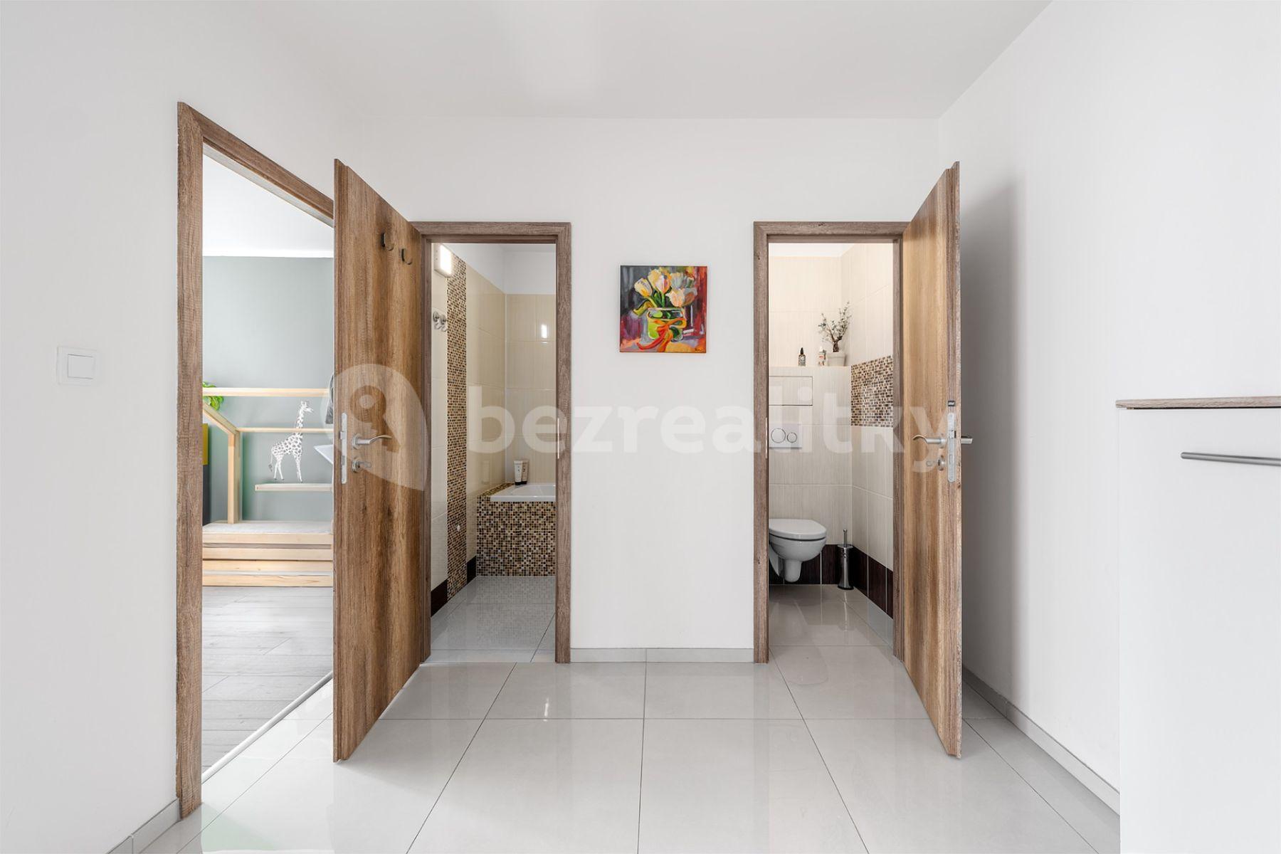 2 bedroom with open-plan kitchen flat to rent, 79 m², Přecechtělova, Prague, Prague