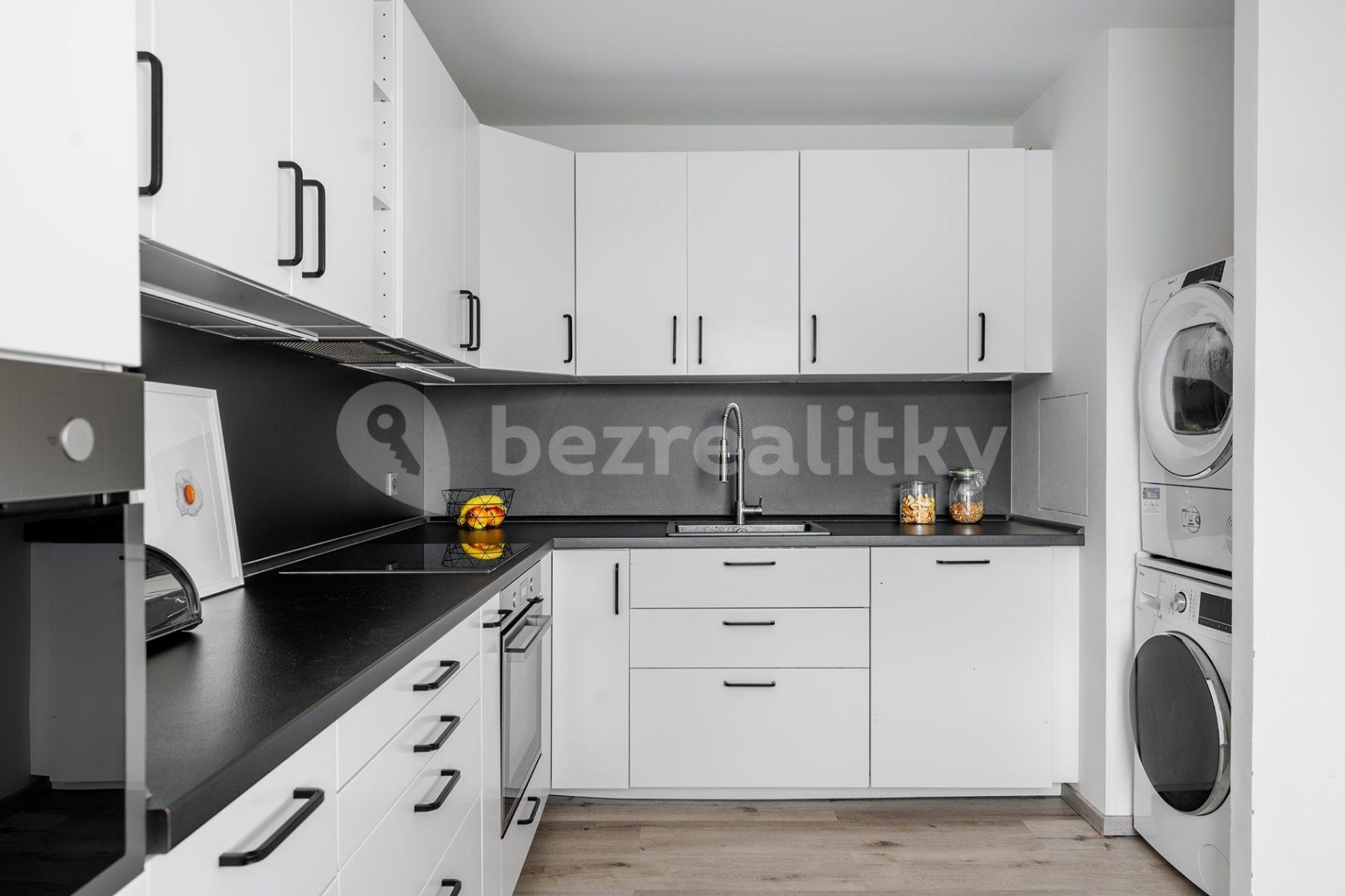 2 bedroom with open-plan kitchen flat to rent, 79 m², Přecechtělova, Prague, Prague