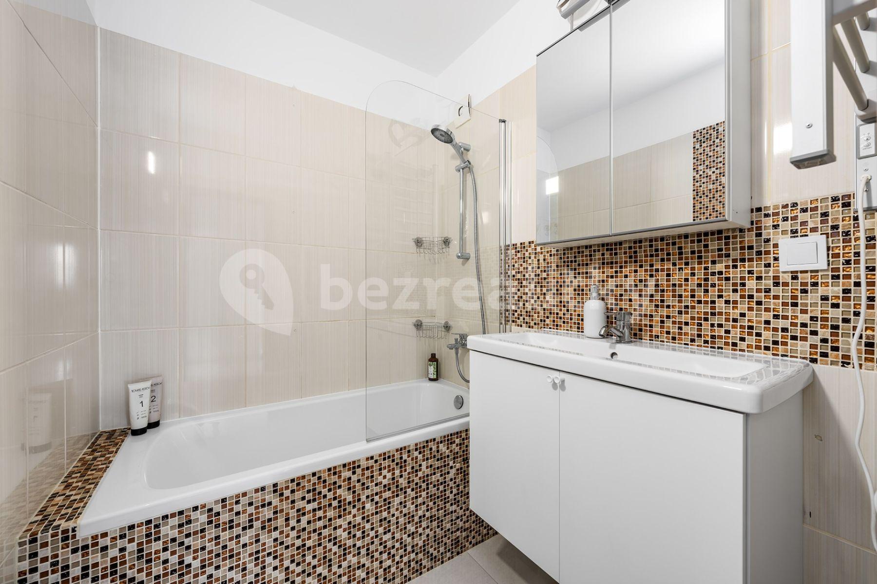 2 bedroom with open-plan kitchen flat to rent, 79 m², Přecechtělova, Prague, Prague