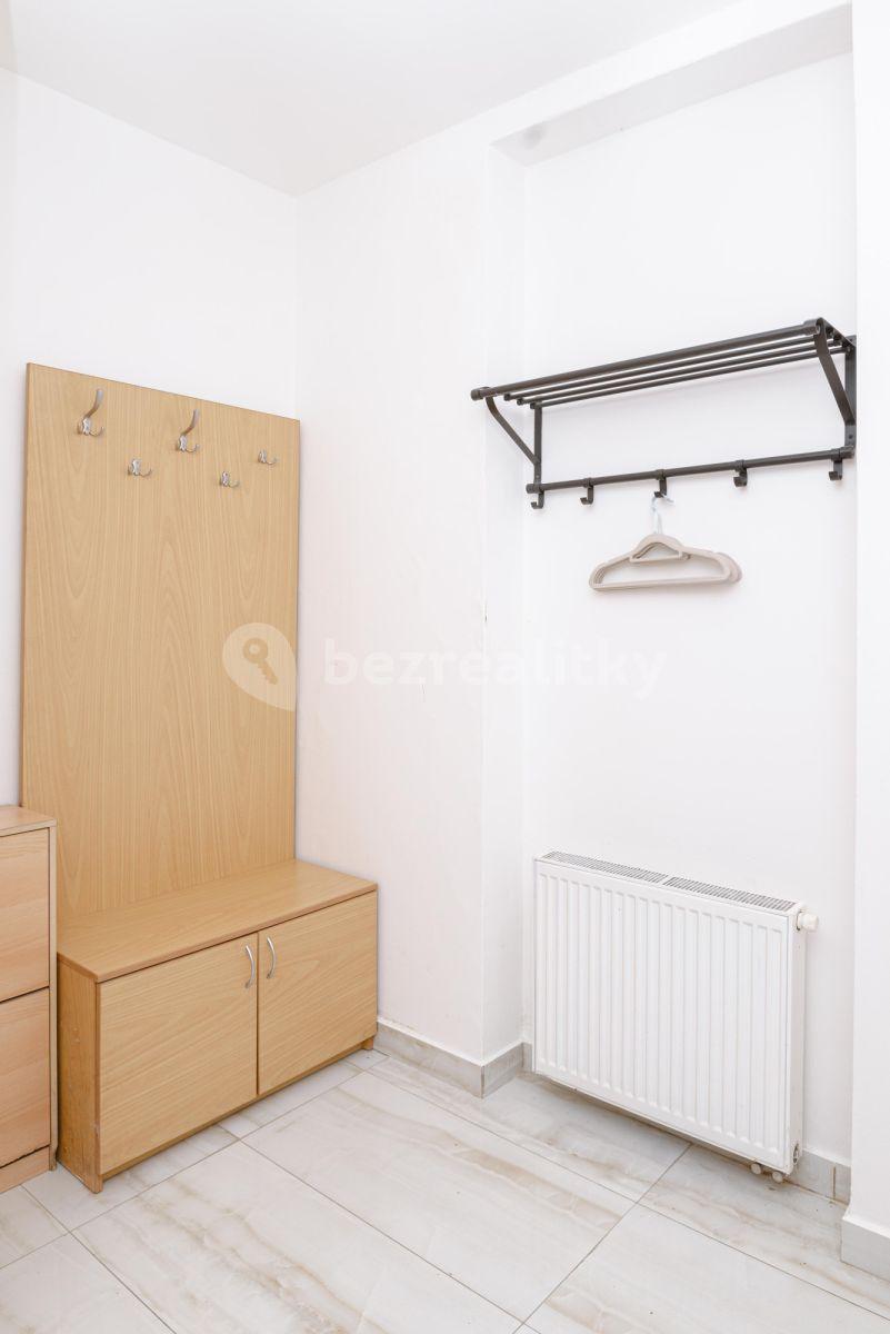 3 bedroom flat to rent, 111 m², K Zámku, Prague, Prague