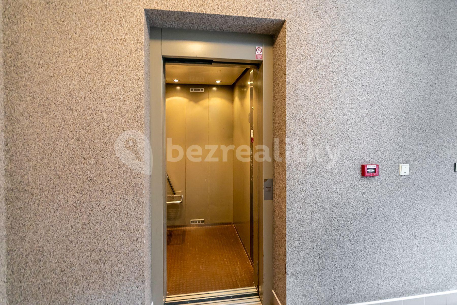 1 bedroom with open-plan kitchen flat for sale, 56 m², Bochovská, Prague, Prague