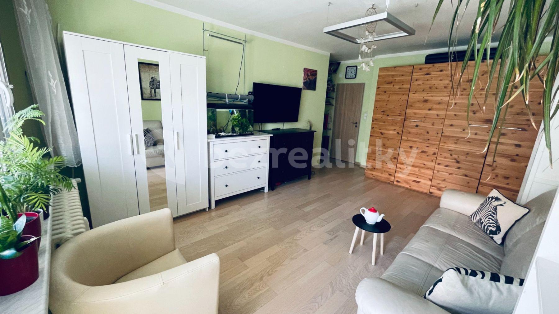 3 bedroom flat for sale, 71 m², Jarníkova, Prague, Prague